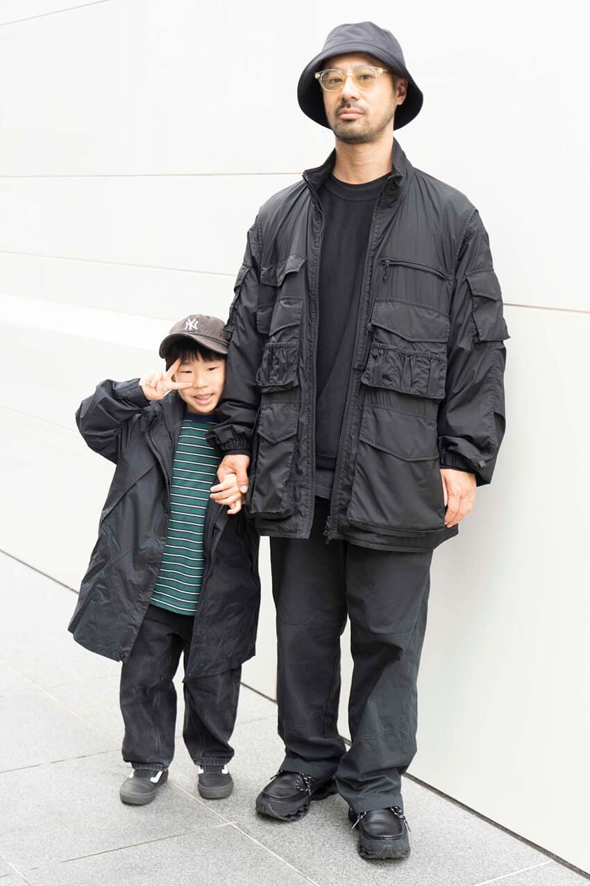 今季の主流は「コスパ服MIX」。アウトドア服を“オールブラック”で楽しむ街角の3人 - 2枚目の画像
