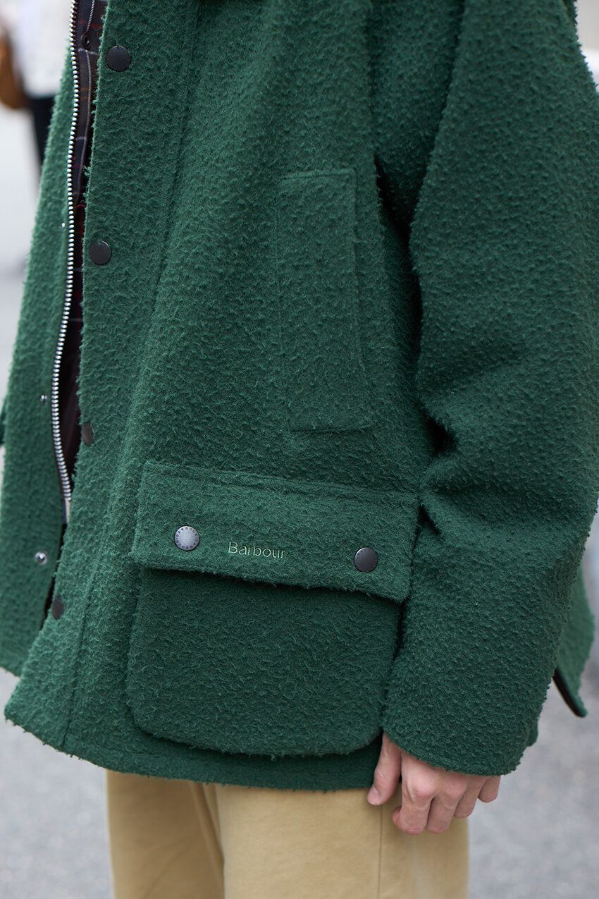 人気爆発中の「バブアー」はコラボモデルを狙え！ 街でSNAPした好サンプル3選 - 2枚目の画像