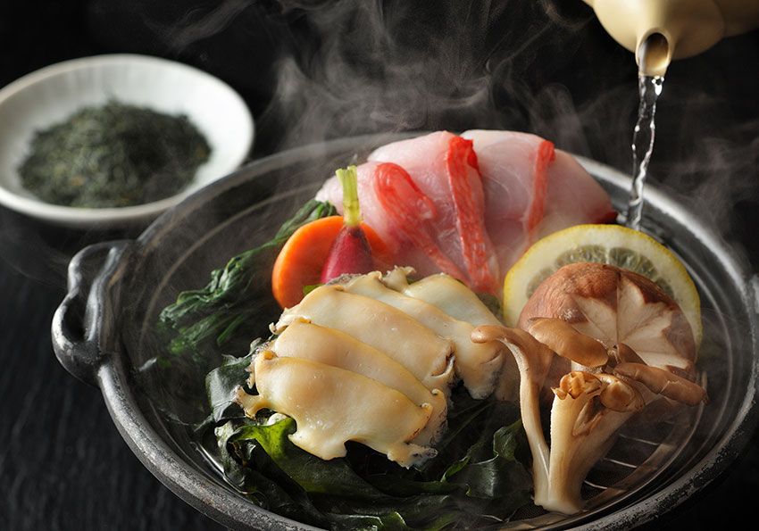 【星野リゾート「界」プレゼント】源泉プール、海の幸に椿油絞り……「界 伊東」で過ごす贅沢な時間 - 11枚目の画像