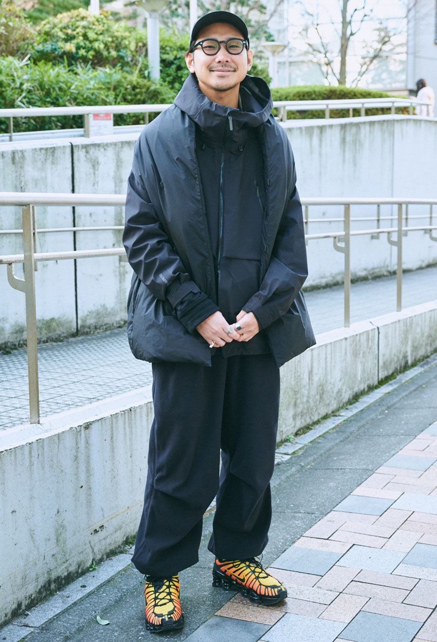 決め手はビビッドスニーカー！テック系、ロック…シンプルコーデも一気に洒落る3つの着こなし - 2枚目の画像