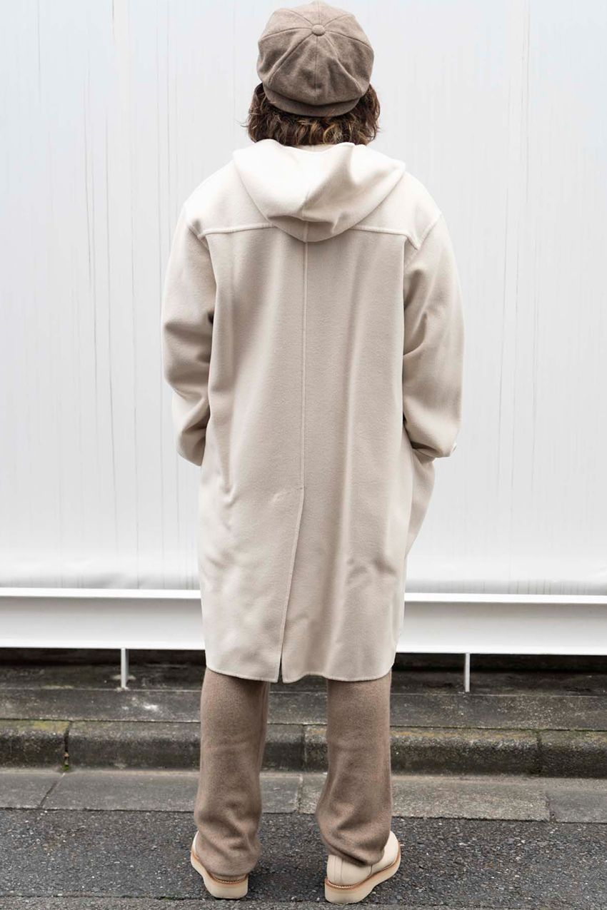 アウター選び、迷ったときの「オーラリー」。4人のスナップが“いい感じ”に見える証拠なり - 11枚目の画像