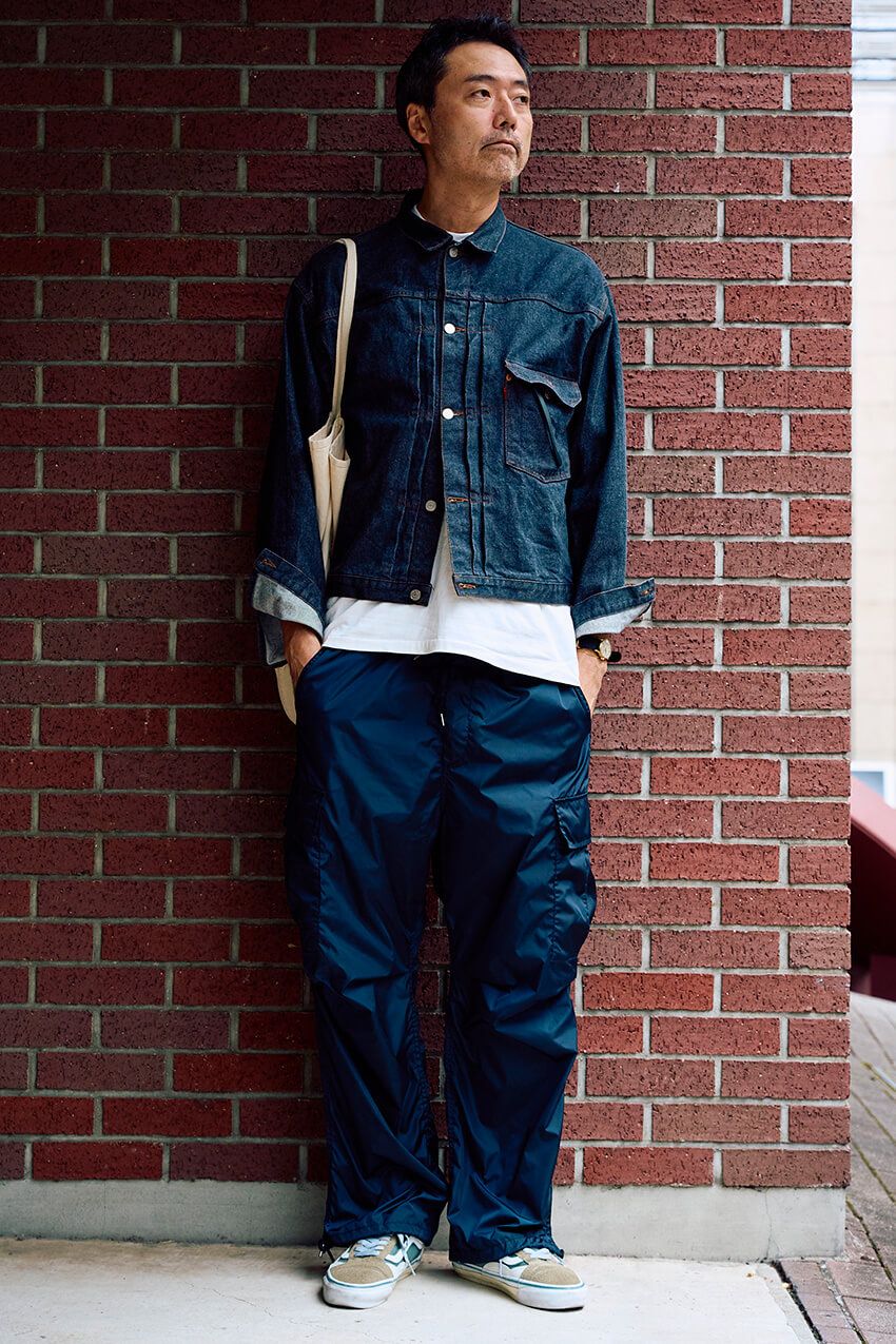 ラクして洒落るパンツの代表格"シャカパン"の着こなし。街角のリアルをスナップ調査 - 1枚目の画像