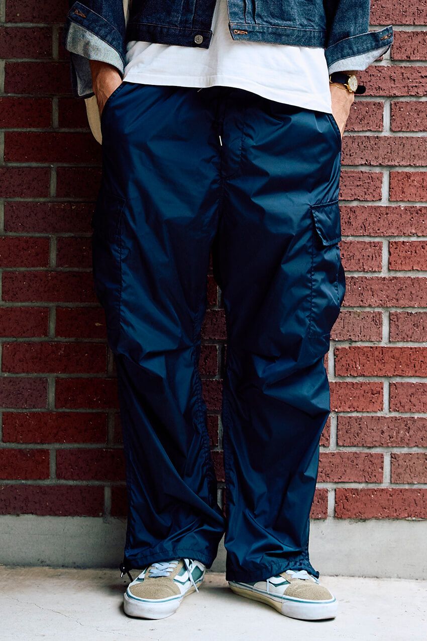 ラクして洒落るパンツの代表格"シャカパン"の着こなし。街角のリアルをスナップ調査 - 3枚目の画像