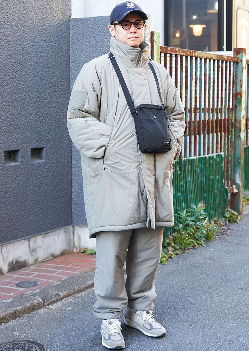 すっきり見えする「スタンドカラーダウン」。“ワントーン”で取り入れた3名の洒落者たち - 3枚目の画像