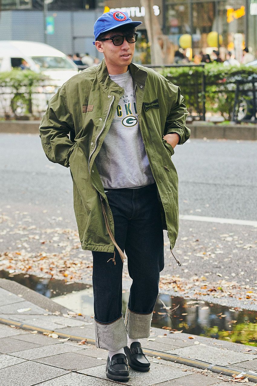 カジュアルの“ハズし”にローファーを選ぶ人が増えてきた！ 街で見つけた好例3選 - 4枚目の画像