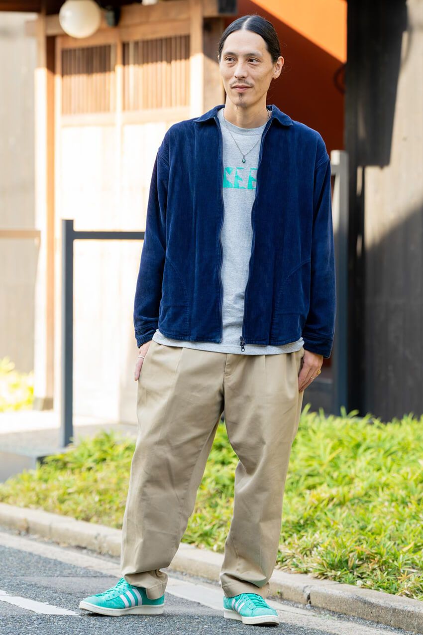 街角スナップに見る「アディダス」スニーカーの選び方。今買うなら“きれい色”が狙い目！ - 3枚目の画像