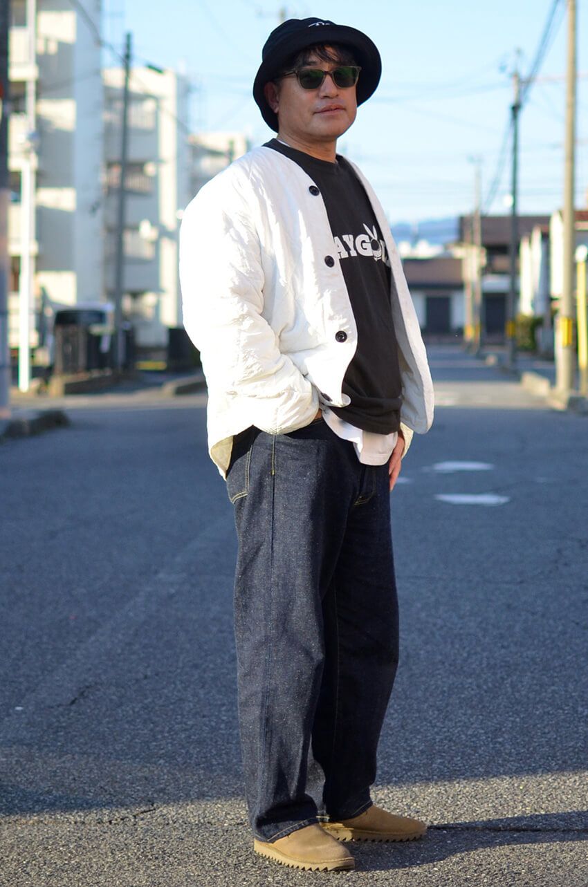 【2025年も人気】街角で見つけた"白アウター"。気になるブランドとその着こなし - 2枚目の画像