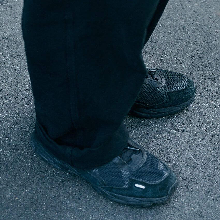 カルティエ「タンク」は人気のネイビー＆ブラックと好相性！ きれいめコーデに華を添えた3名をスナップで - 6枚目の画像