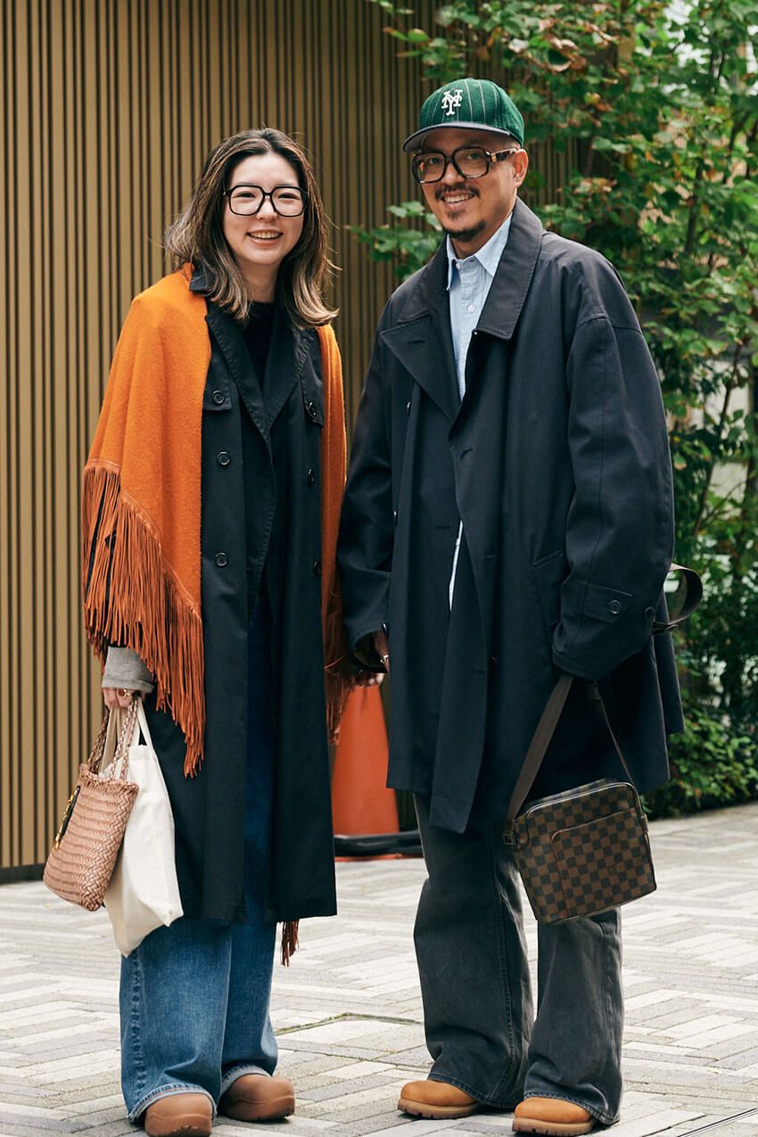 【かっちりアウターが即こなれる】NYカジュアル的“ロングコート × ロゴキャップ”の正解例 - 5枚目の画像