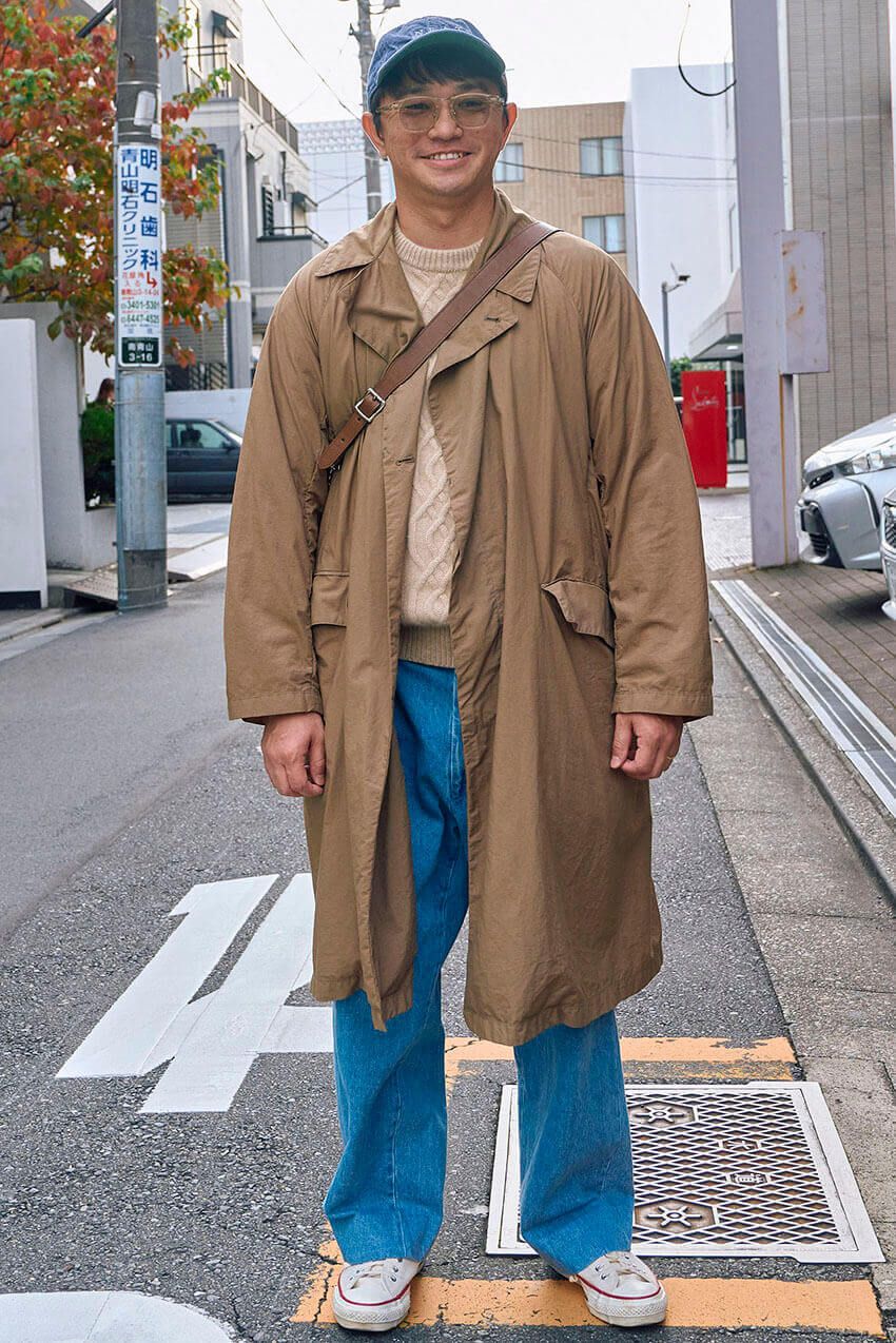 【かっちりアウターが即こなれる】NYカジュアル的“ロングコート × ロゴキャップ”の正解例 - 8枚目の画像