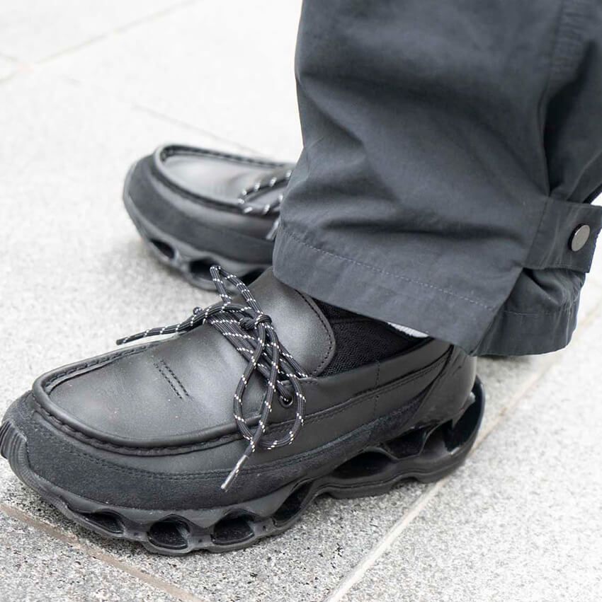 【冬の最強コンビ発見】都会的な黒パンツにダイワ ピア39の“多ポケ”アウターが洒脱な大人3選 - 5枚目の画像