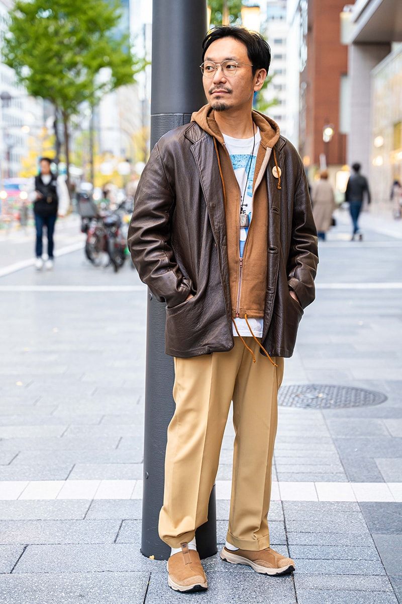 ジャケット、パーカ、パンツ＝すべて古着