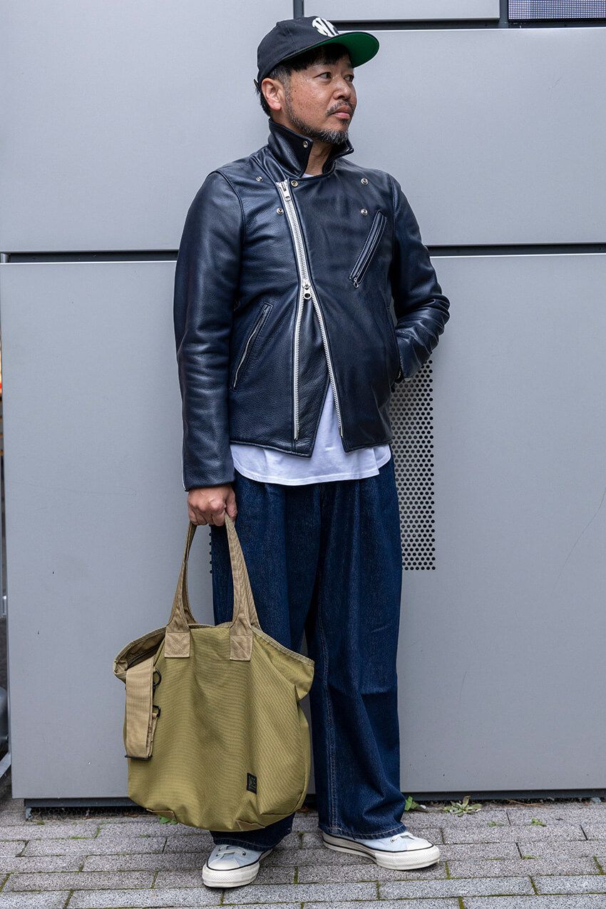 武骨すぎない“レザージャケット”の取り入れ方。街角で見つけた、自由で軽快な好サンプル3選 - 3枚目の画像