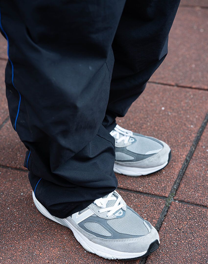 ダル着にならない“シャカパン”はネイビーに限る！カジュアル＆キレイめもイケる、街角の好サンプル - 7枚目の画像