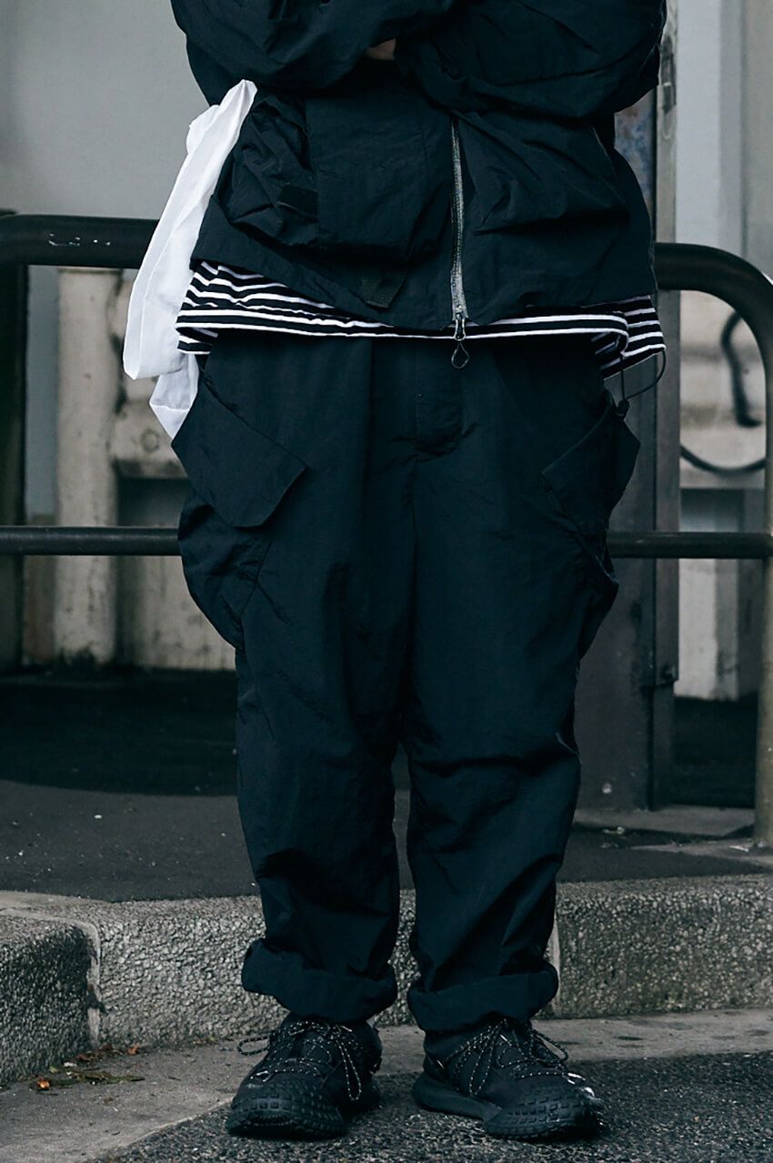  「カーゴパンツはブラック推し」な大人が急増中！"オールブラック”で取り入れた街角の洒落者3選 - 4枚目の画像