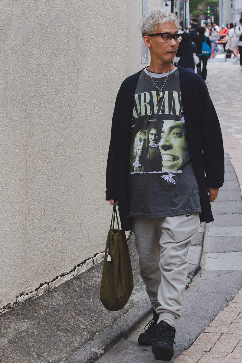 Tシャツ＝不明　カーディガン＝ズッカ　パンツ＝ナイキ　眼鏡＝エフェクター　バッグ＝ノウン