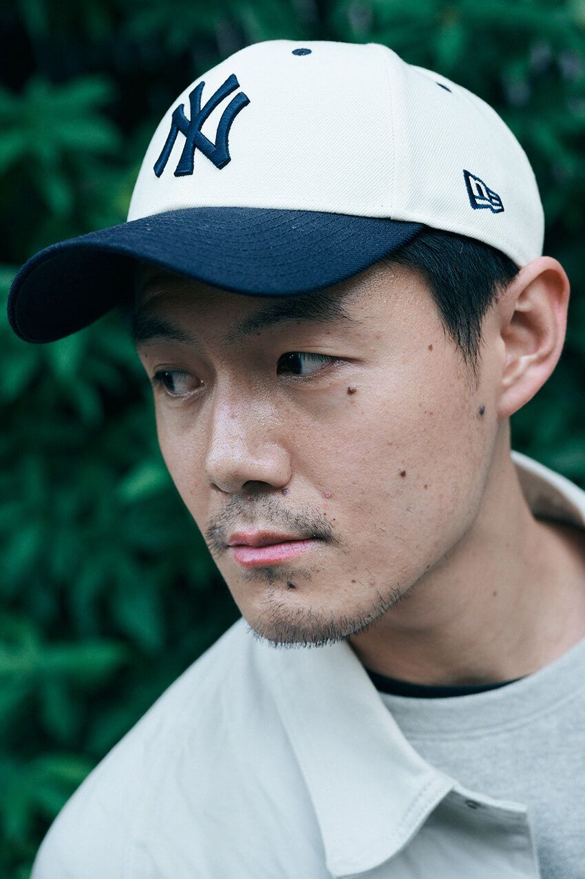 「ニューエラ」の象徴、“NYロゴ”。どんなデザインを、どう被る？ 今季トレンドをスナップで - 1枚目の画像