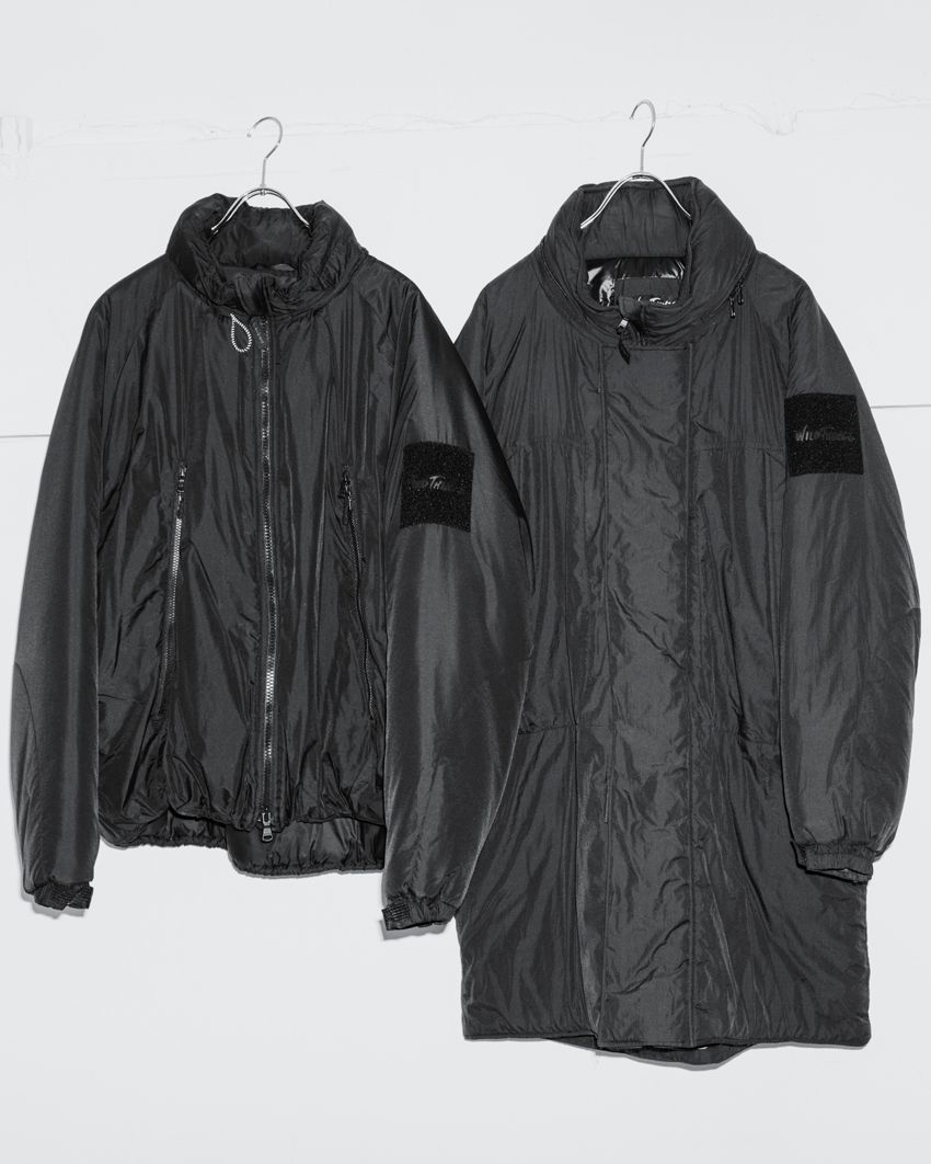 アウターはブラック派！別注ミリタリー、コモリのダウン……カメラマンの現場を支える愛用品3選 - 3枚目の画像