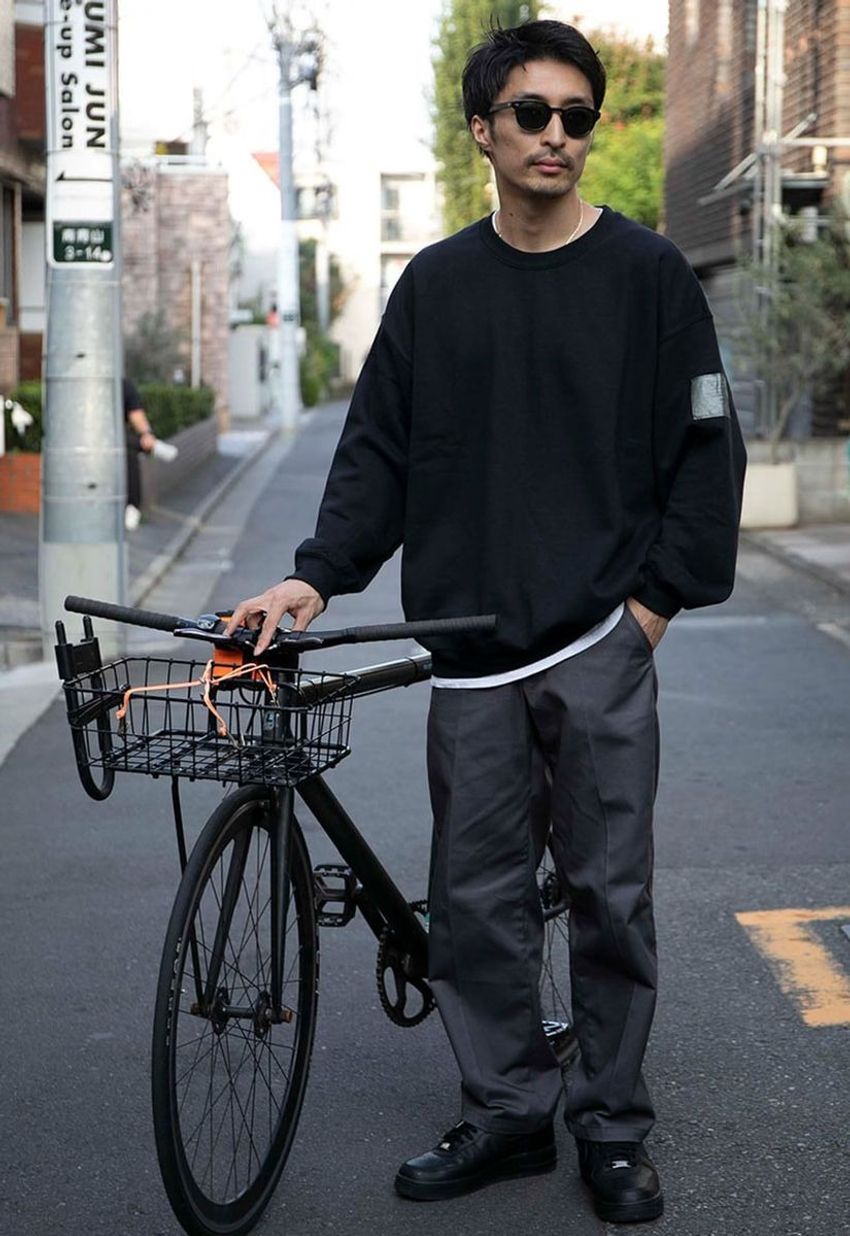 上下スウェットの“脱・部屋着”術。やっぱり「ユニクロ」のパンツは優秀だ！【今週の人気記事TOP5】 - 2枚目の画像