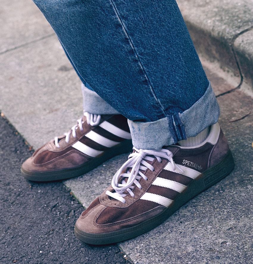 レトロな“三本線アディダス”が人気上昇！街角ではスエード素材の「スペツィアル」が優勢 - 1枚目の画像