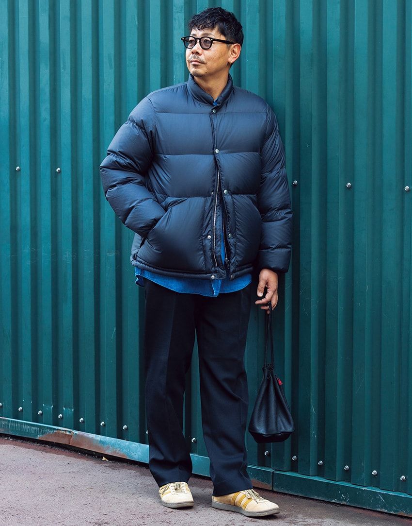 ジャケット=エディー・バウアー パンツ=リーバイス スニーカー=アディダス オリジナルス