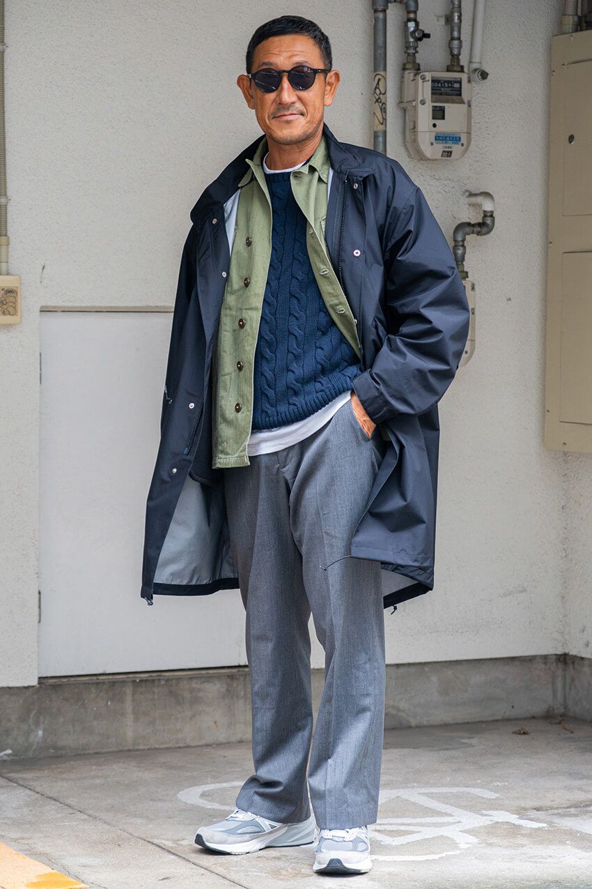 コーデを確実にまとめる「グレーNB」×「グレーパンツ」の“色合わせ”！実例を街角スナップで - 7枚目の画像