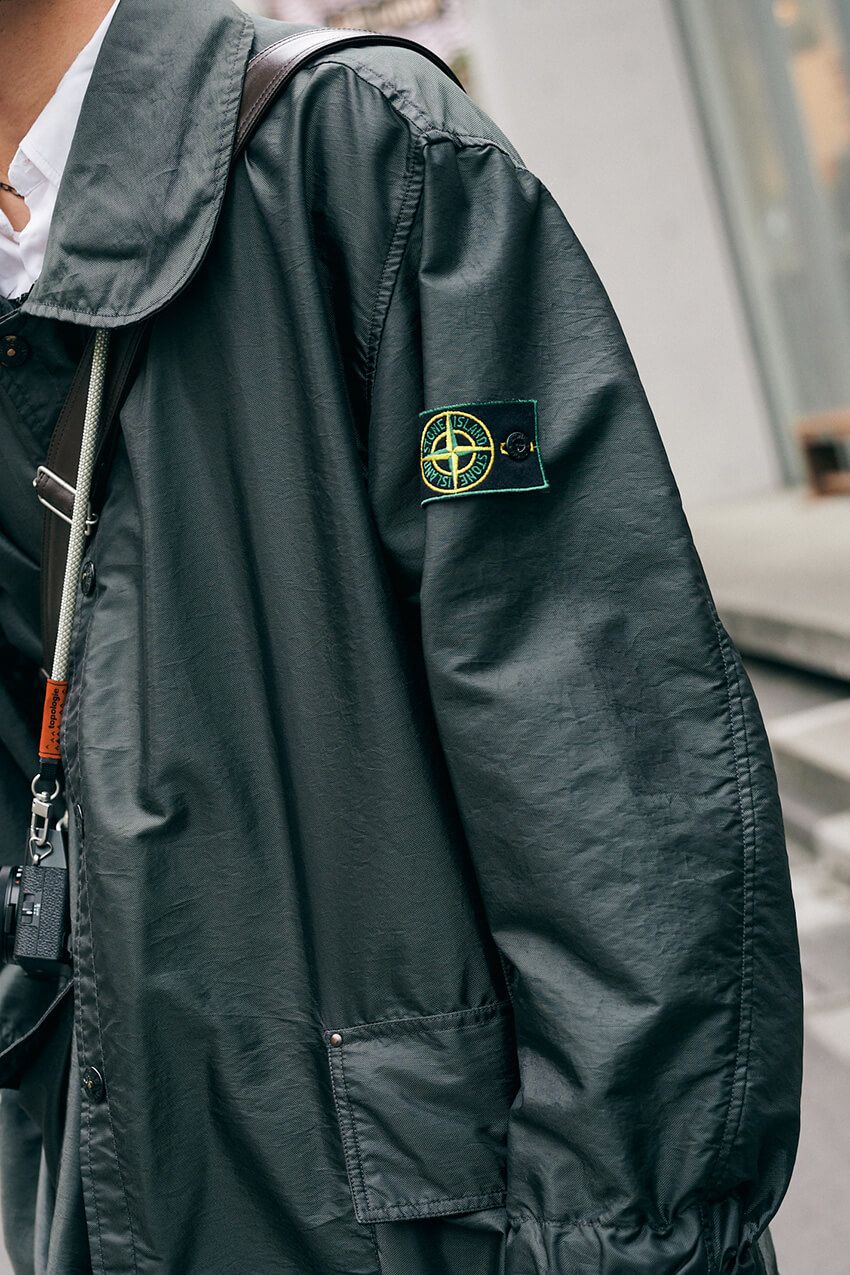 左袖で輝く"コンパスローズ"。「ストーンアイランド」のアウターを選んだ街角の洒落者たち - 2枚目の画像