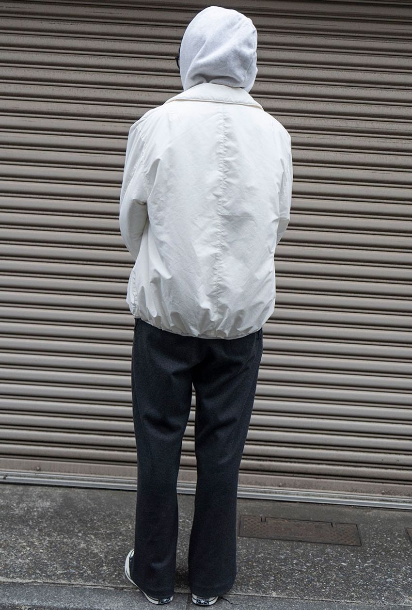 “ストリートスタイル”を一撃で大人仕様に！スラックス、マフラー、革ジャンの正しい使い方 - 2枚目の画像