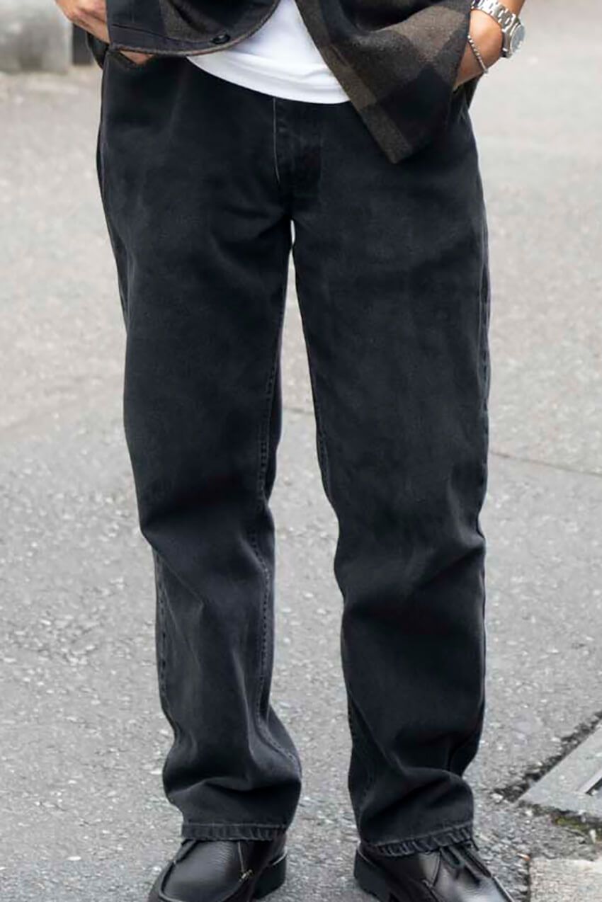 “ブラック＆ゆったりめ”の「550」と「シルバータブ」が高支持率！リーバイス好きの3人をスナップで - 4枚目の画像