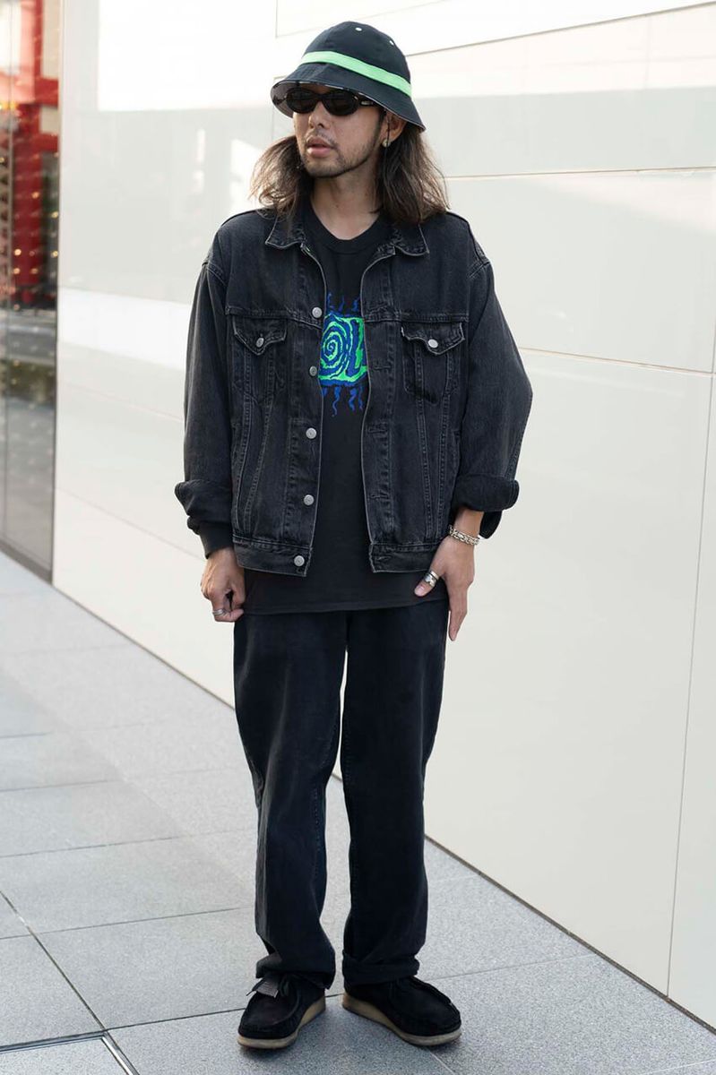 デニム＝リーバイス　デニムジャケット＝リーバイス × ユニバーサル・モンスターズ　カットソー＝ホール　