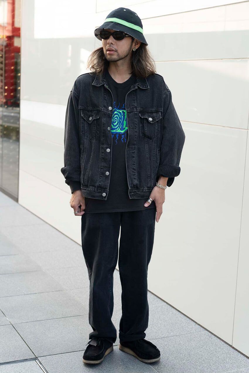 “ブラック＆ゆったりめ”の「550」と「シルバータブ」が高支持率！リーバイス好きの3人をスナップで - 3枚目の画像