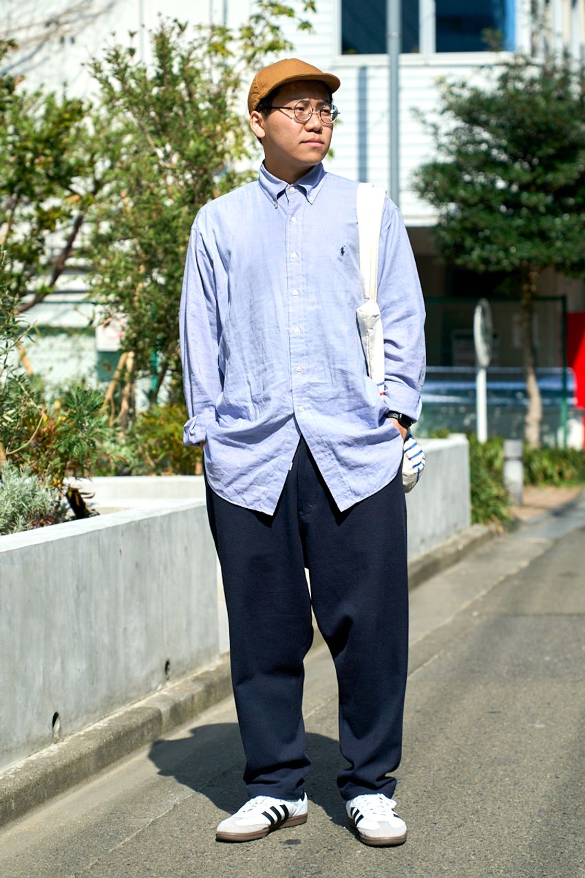 「春って何着ればいいんだっけ？」鮮やかな“ブルーシャツ”を主役にした3人の名回答 - 2枚目の画像