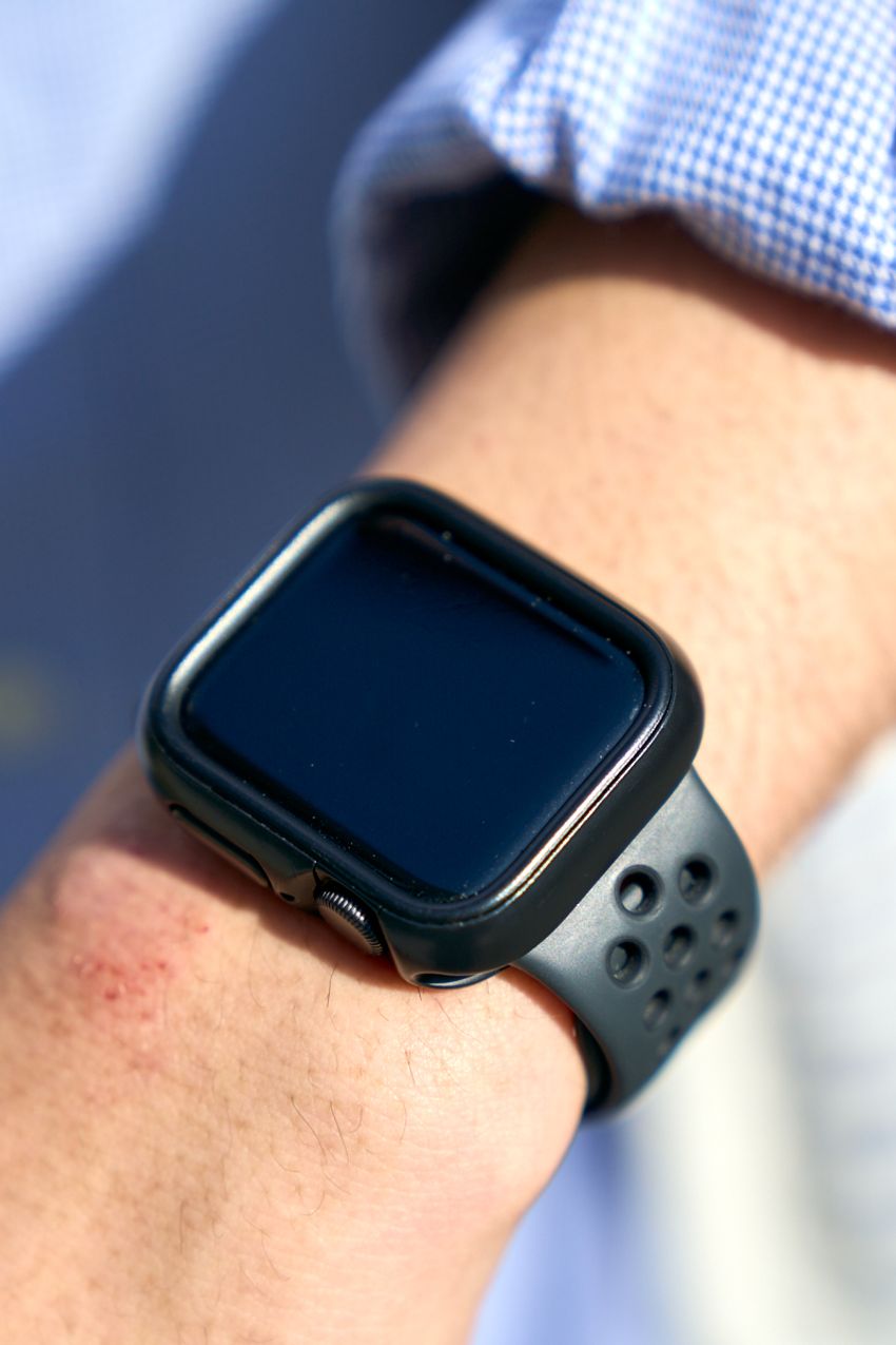 「春って何着ればいいんだっけ？」鮮やかな“ブルーシャツ”を主役にした3人の名回答 - 3枚目の画像