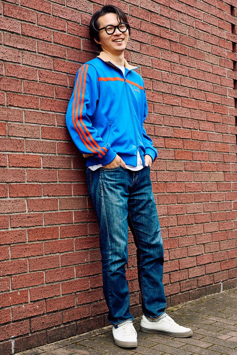 ジャケット＝アディダス オリジナルス×ウェールズ・ボナー　デニム＝ラグ アンド ボーン　スニーカー＝コンバース　