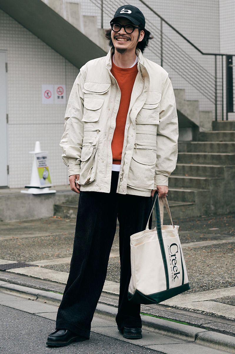 ジャケット＝ダイワ ピア39　パンツ＝ユニバーサルプロダクツ　バッグ＝クリーク