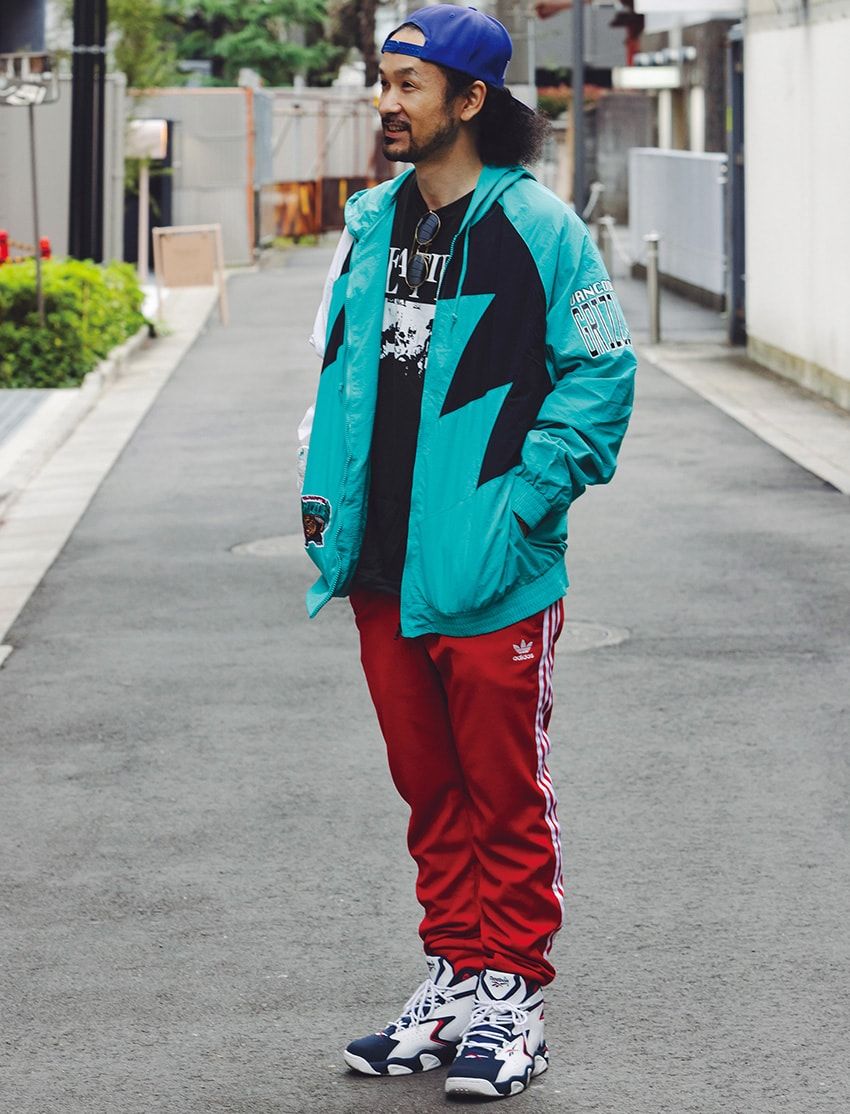 パーカ＝ミッチェル アンド ネス　パンツ＝アディダス オリジナルス