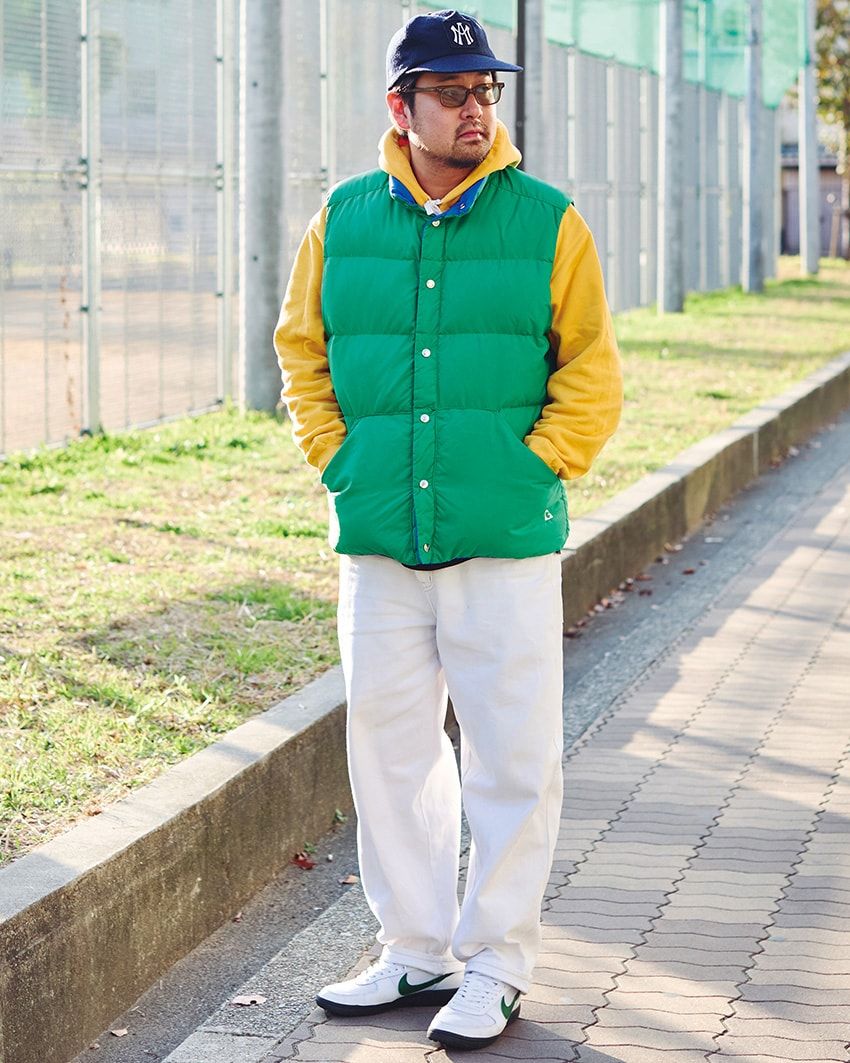 ベスト＝古着　パーカ＝エトス　パンツ＝ダイム　帽子＝アフターマス
