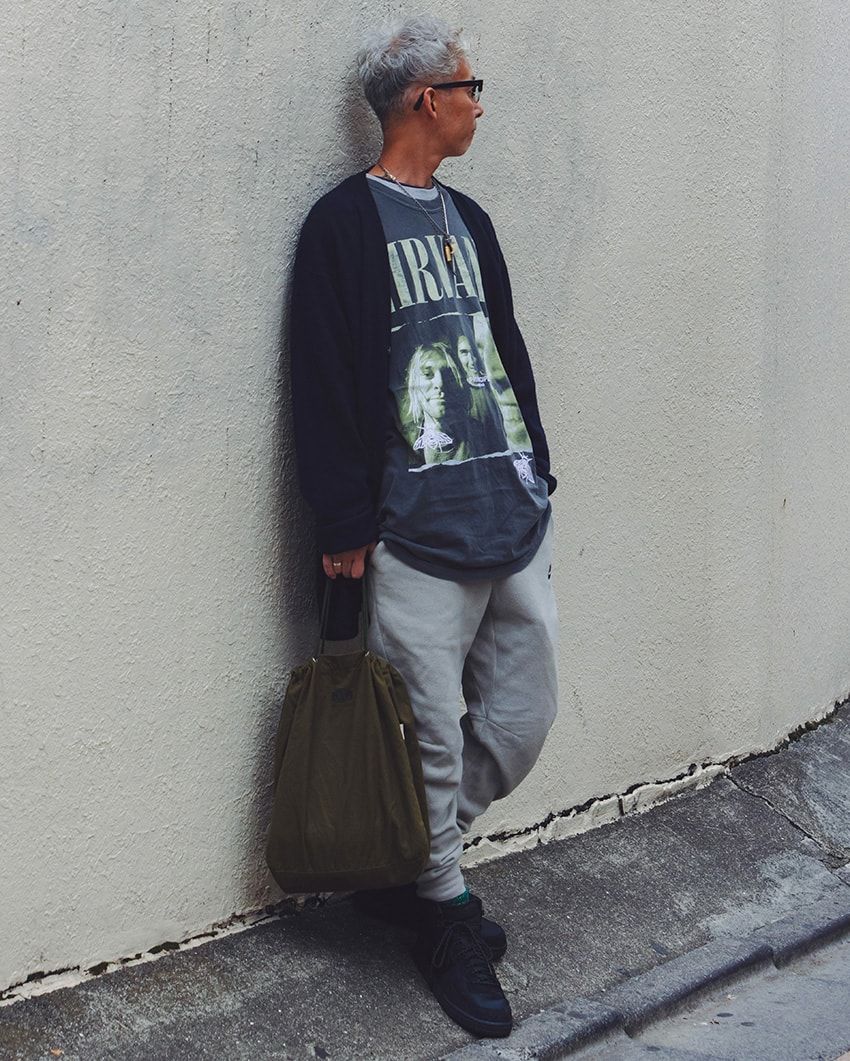 人気と安定感が抜群！全身黒から白＆グレーMIXまで、街角のモノトーンコーデをイッキ見！ - 2枚目の画像