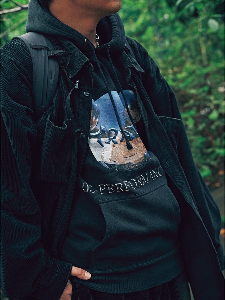 グラフィックは最高の自己表現！ロゴスウェットやニットで音楽やアートなどの“好き”を着る - 8枚目の画像