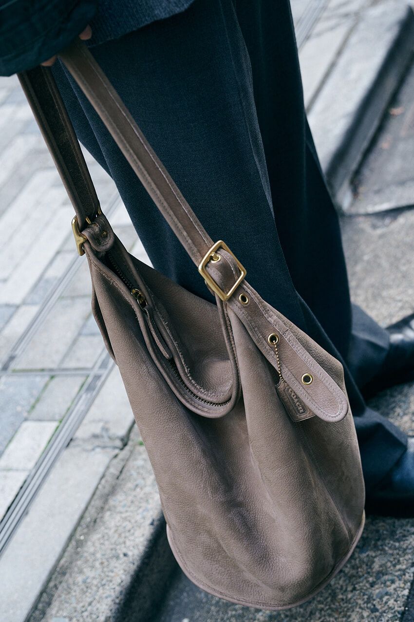 レザーバッグは断然「ブラウン派」。”大人の渋み”を味方につけた3人をスナップでチェック - 6枚目の画像