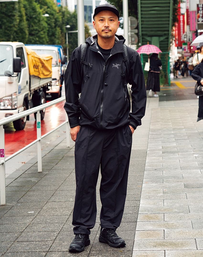 ジャケット、バッグ＝ともにアークテリクス