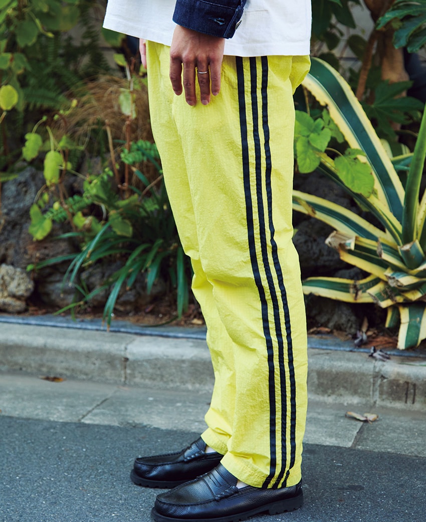 パンツ Needles Track Pants / Yellow アディダス派？ ニードルズ派？ “街で着るジャージー”が再燃！ 2強