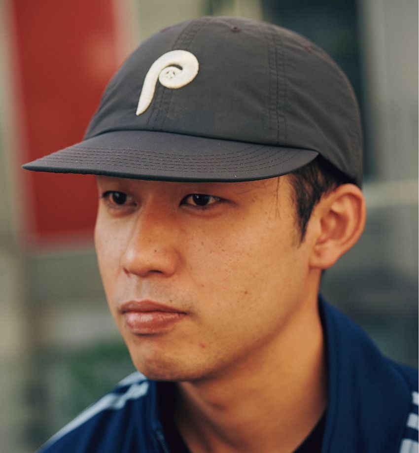 アディダス派？ ニードルズ派？ “街で着るジャージー”が再燃！ 2強ブランドの着こなしスナップ - 5枚目の画像