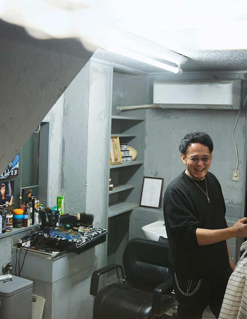 「逮捕されても悔いはない」。人助けに命を賭ける理髪店オーナー（38歳）、“二刀流”の生き方 - 12枚目の画像