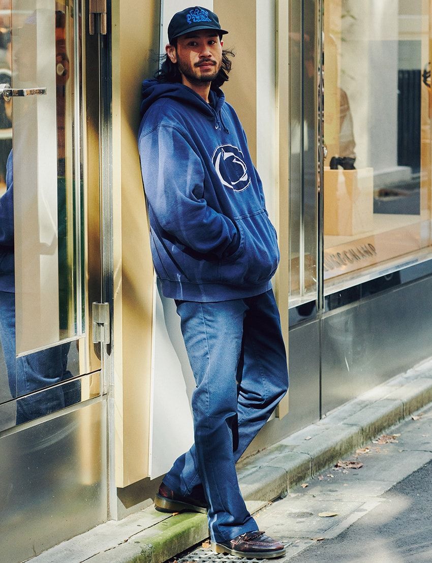 靴＝ドクターマーチン