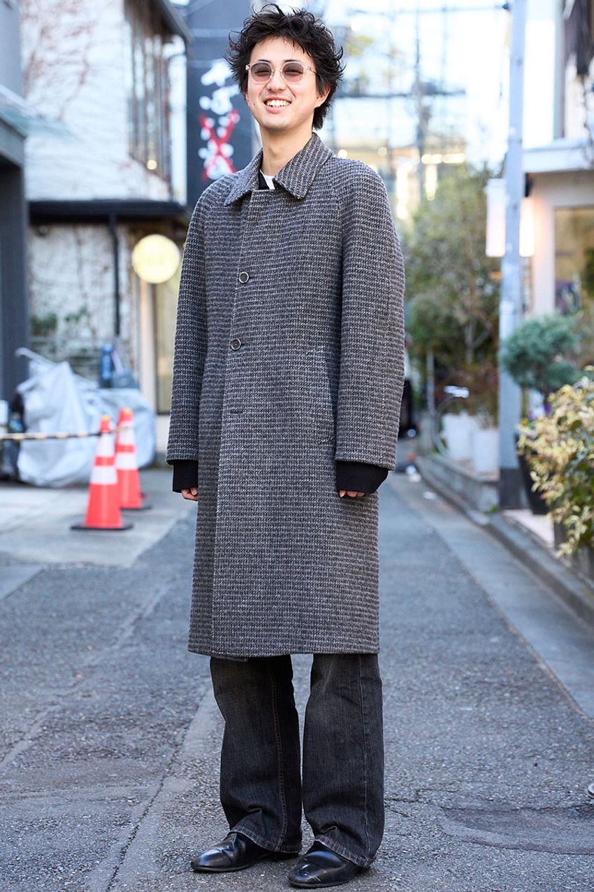 最高コンビ「細めのリーバイス×ロングコート」。街で見つけた“きれいめデニムコーデ”3選 - 2枚目の画像