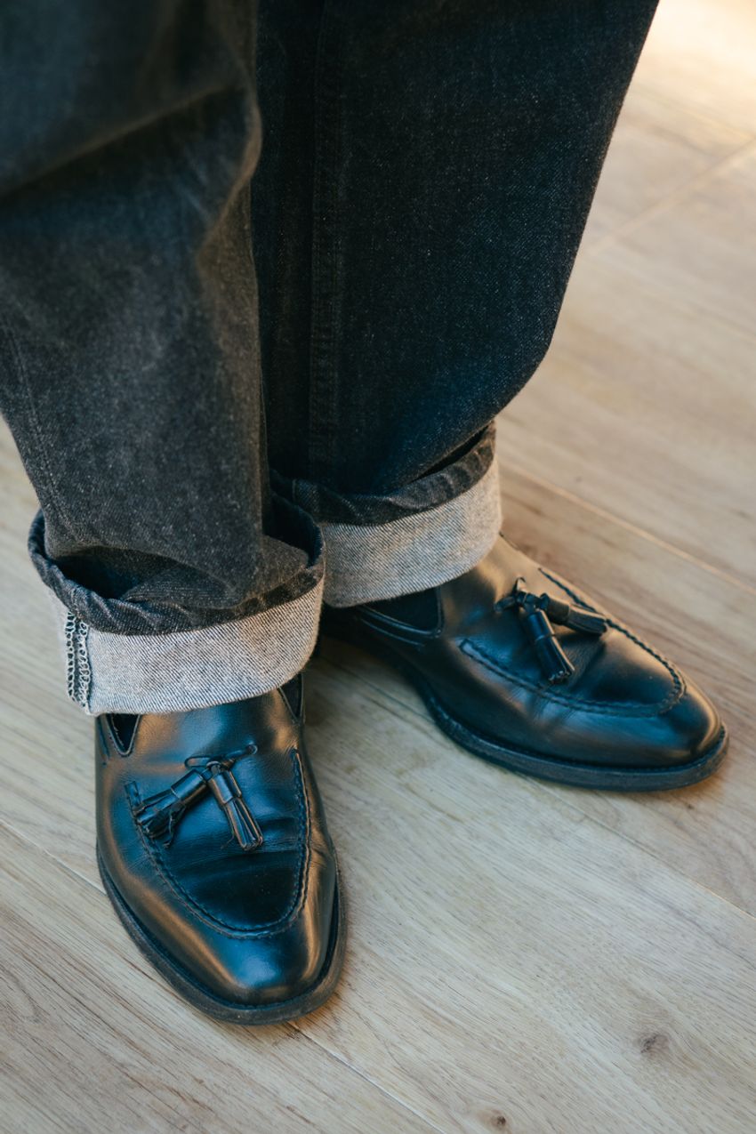 最高コンビ「細めのリーバイス×ロングコート」。街で見つけた“きれいめデニムコーデ”3選 - 7枚目の画像