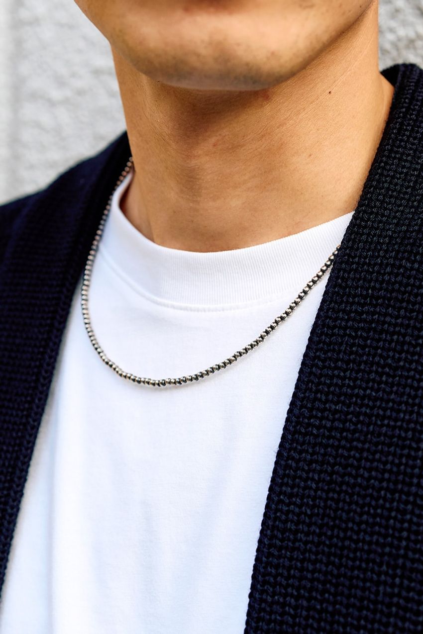 春も“黒カーディガン”があればいい！ 1枚羽織るだけで落ち着きを手に入れた3名 - 7枚目の画像