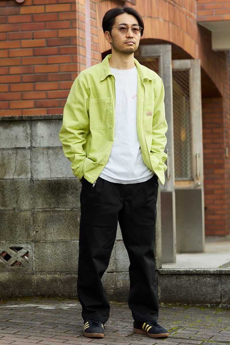 ジャケット=ステューシー パンツ=ディセンダント スニーカー=ディセンダント×アディダスオリジナルス サングラス=ユウイチトヤマ