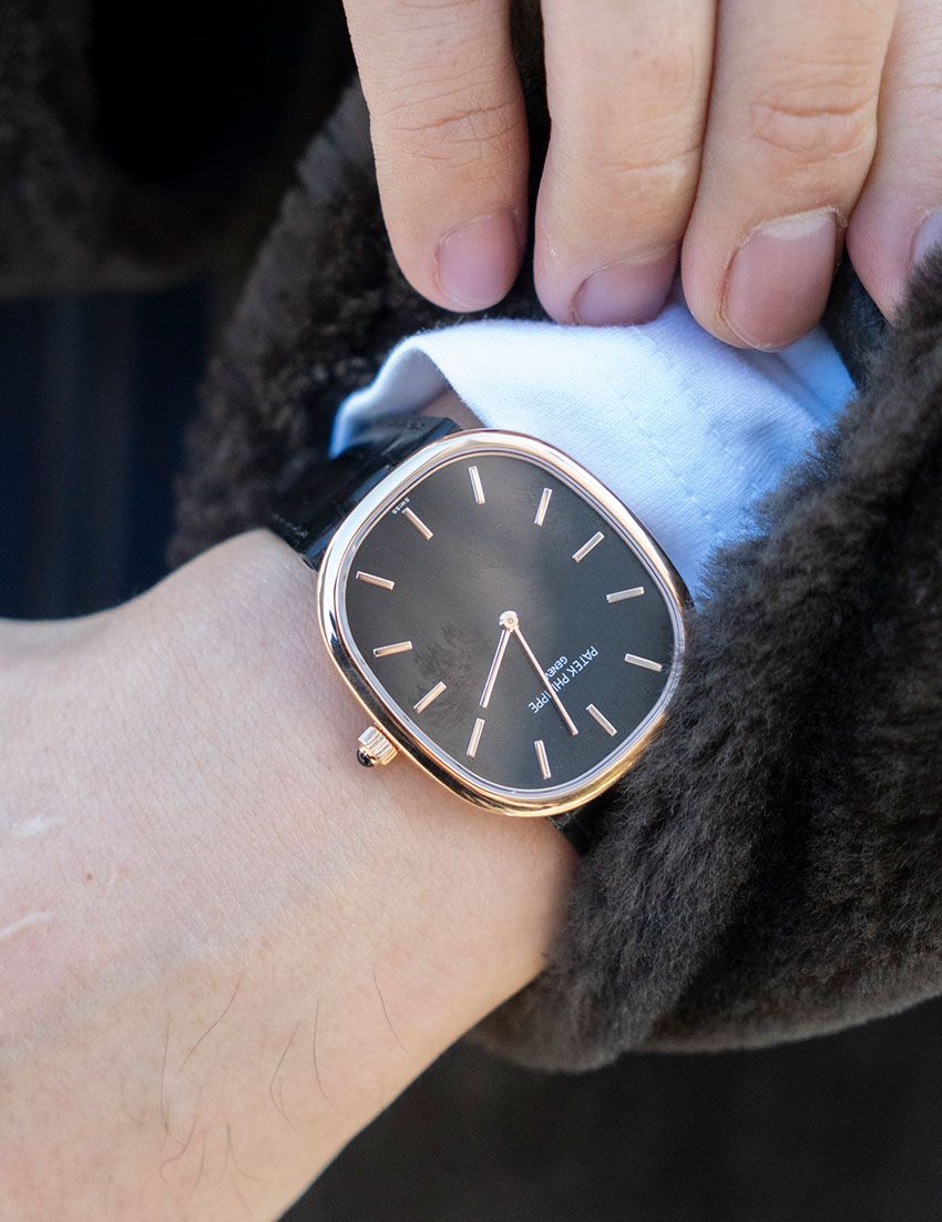 街角の洒落者が「パテック フィリップ」に合わせた服は？ドレスとカジュアルの絶妙バランス - 6枚目の画像